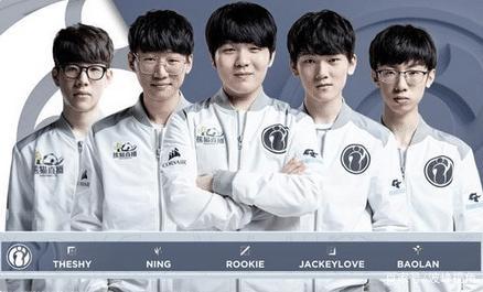 突然陷入尴 突然陷入尴