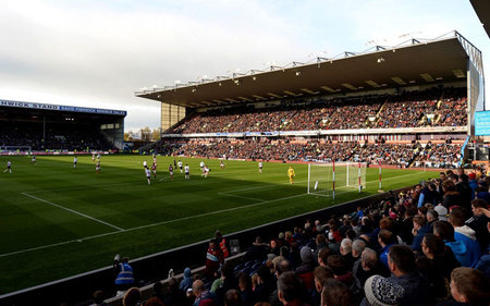 他冷静观察 他冷静观察