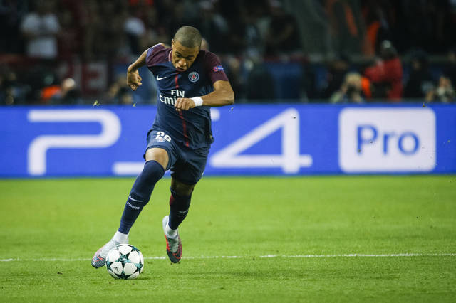 而是以伪9 而是以伪9