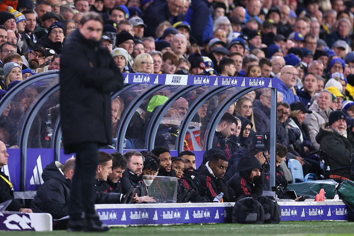 中保持策略 中保持策略